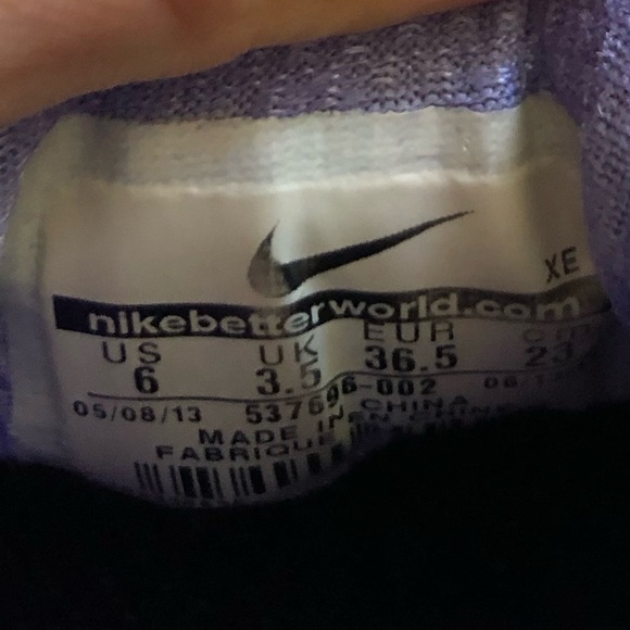 Nike Shoe - Picture 6 of 8